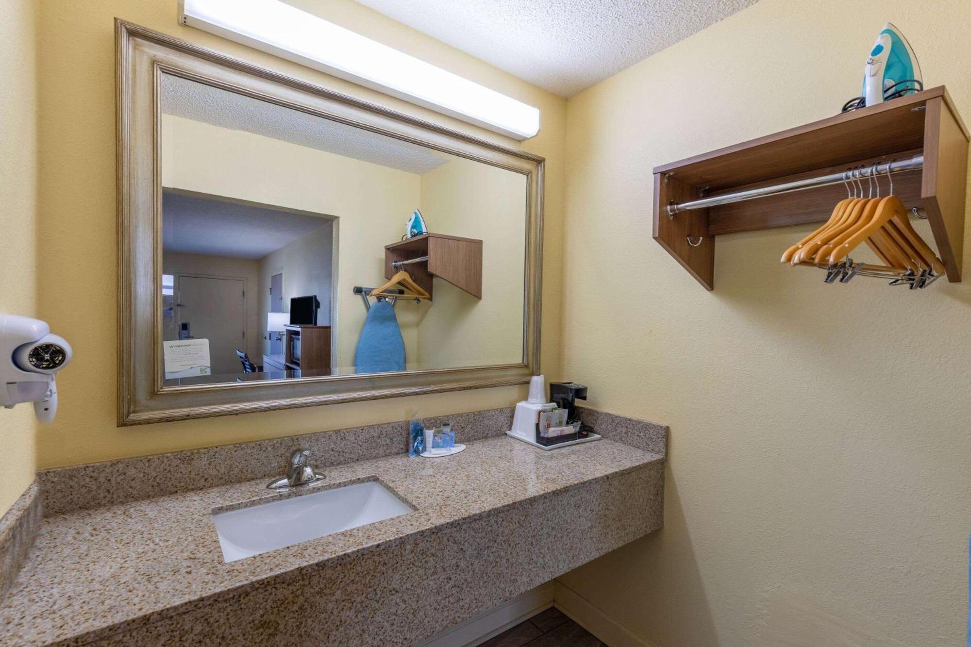 Days Inn By Wyndham Florence/I-95 North Eksteriør bilde